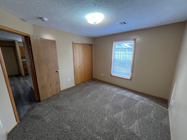 Building Photo - 222-222 W Home St