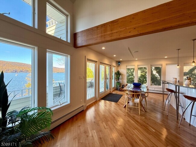 Building Photo - 73 Forest Lake Dr