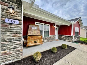 Building Photo - NEW Farmhouse Retreat Rustic decor and Cozy vibes!