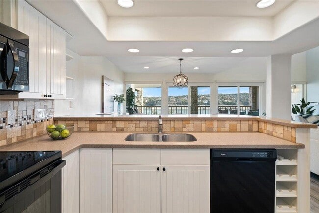 Building Photo - 18231 Lakepoint Cove