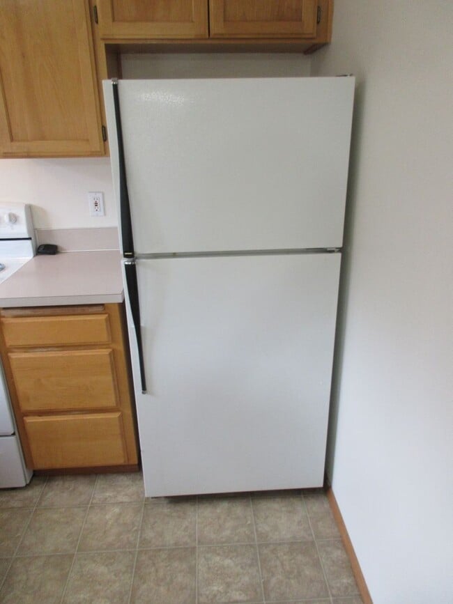 Building Photo - Two Bedroom Duplex in South Salem