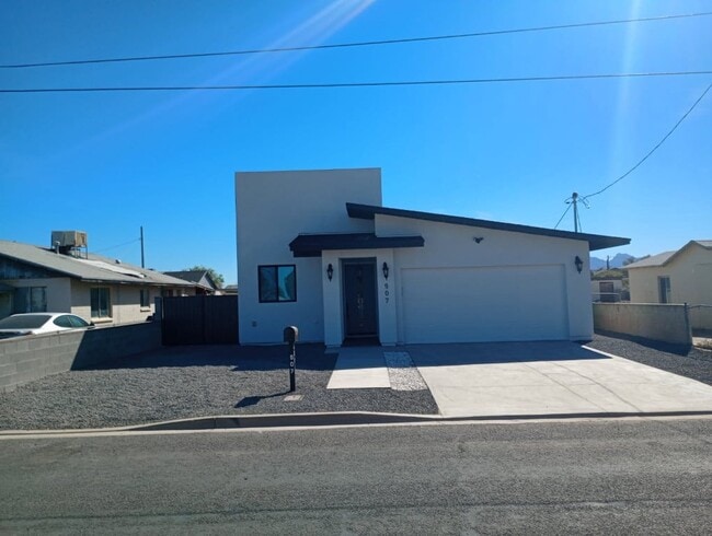 Building Photo - North D St