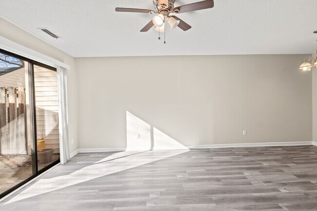 Building Photo - 1507 Clermont Rd