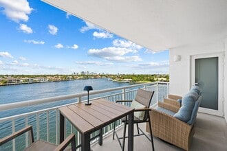 Building Photo - 511 Bayshore Dr