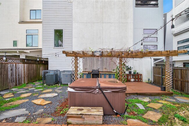 Building Photo - 4608 Nett St