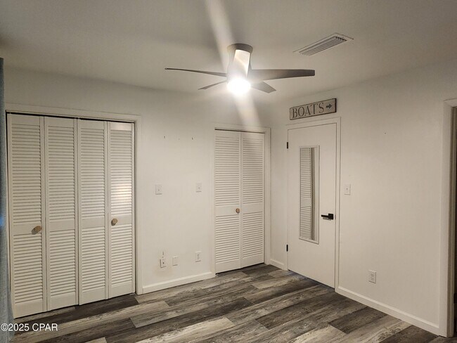 Building Photo - 6901 N Lagoon Dr