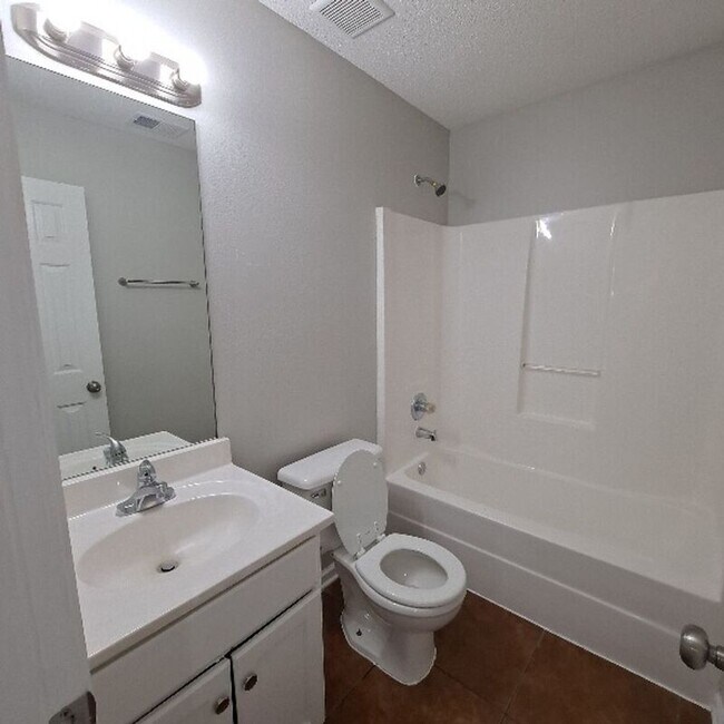 Building Photo - 4400 English Pecan Cove