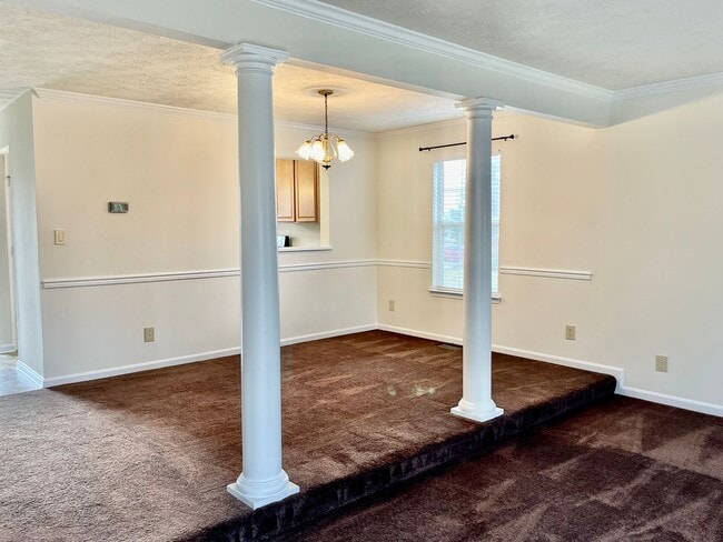 Building Photo - BEAUTIFUL THREE LEVEL TOWNHOME IN NORTH STAFFORD!