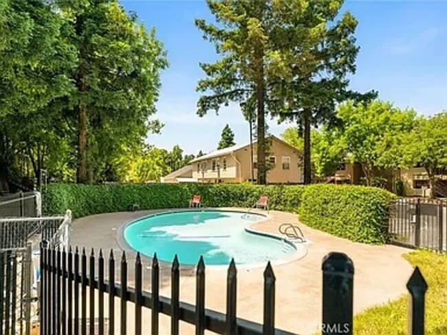Building Photo - Check out the video! 3 Bedroom 2 Bath Cond...