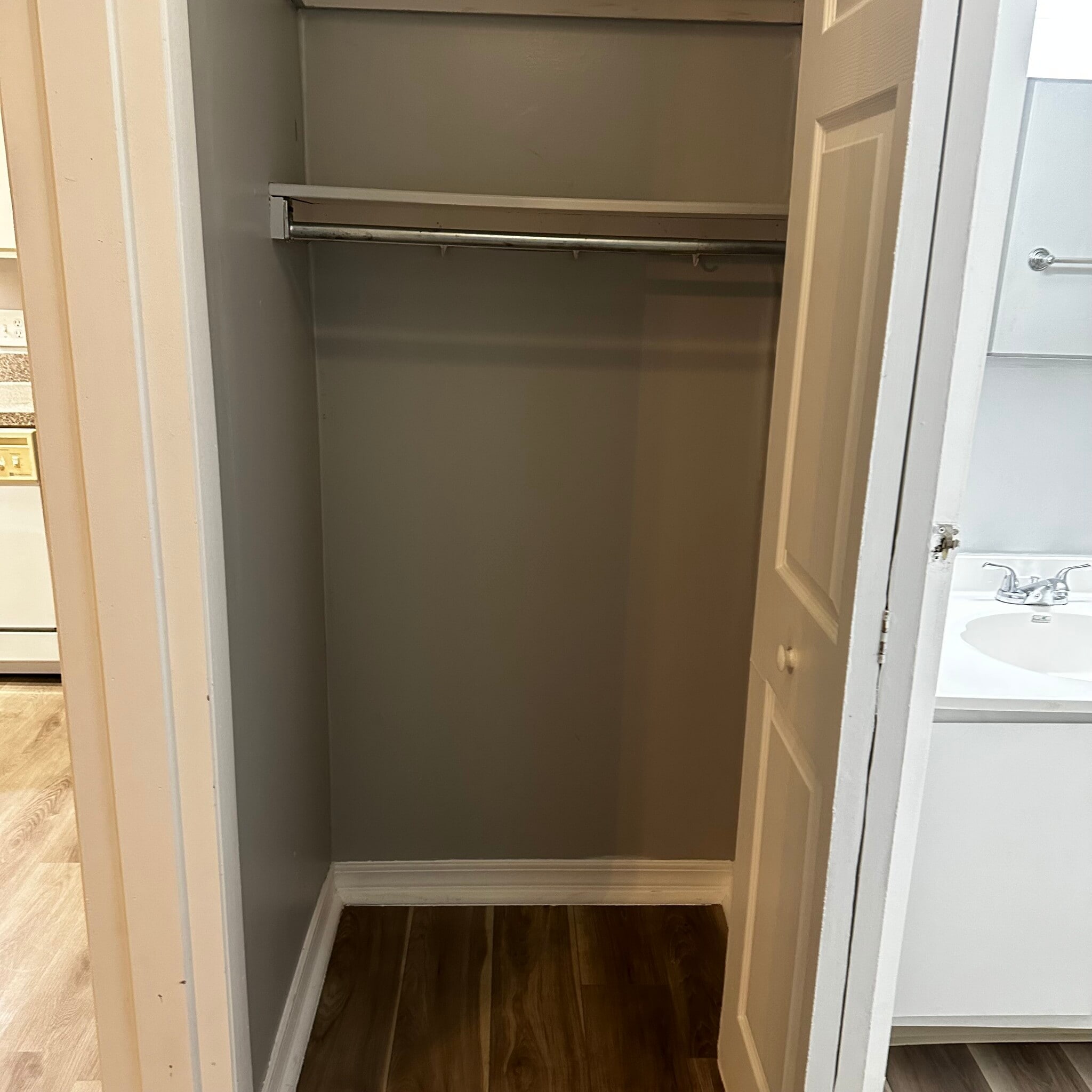 Building Photo - 590 7th Pl