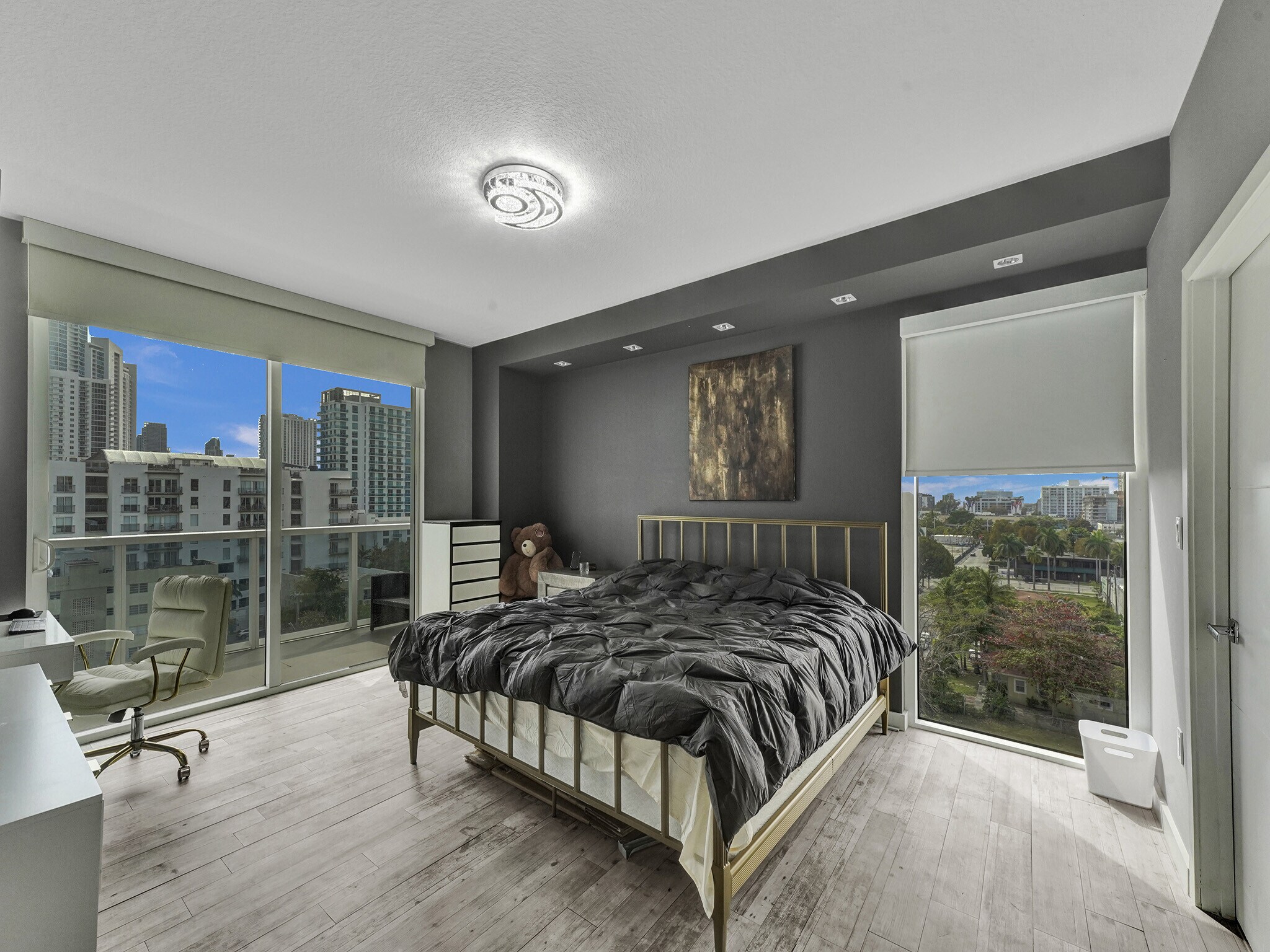 Building Photo - 600 NE 27th St