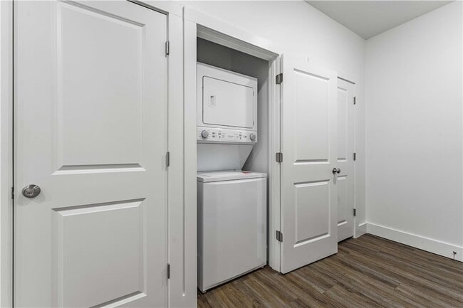 Building Photo - The Benton -  200 Ryan Unit Randolph | Woodruff