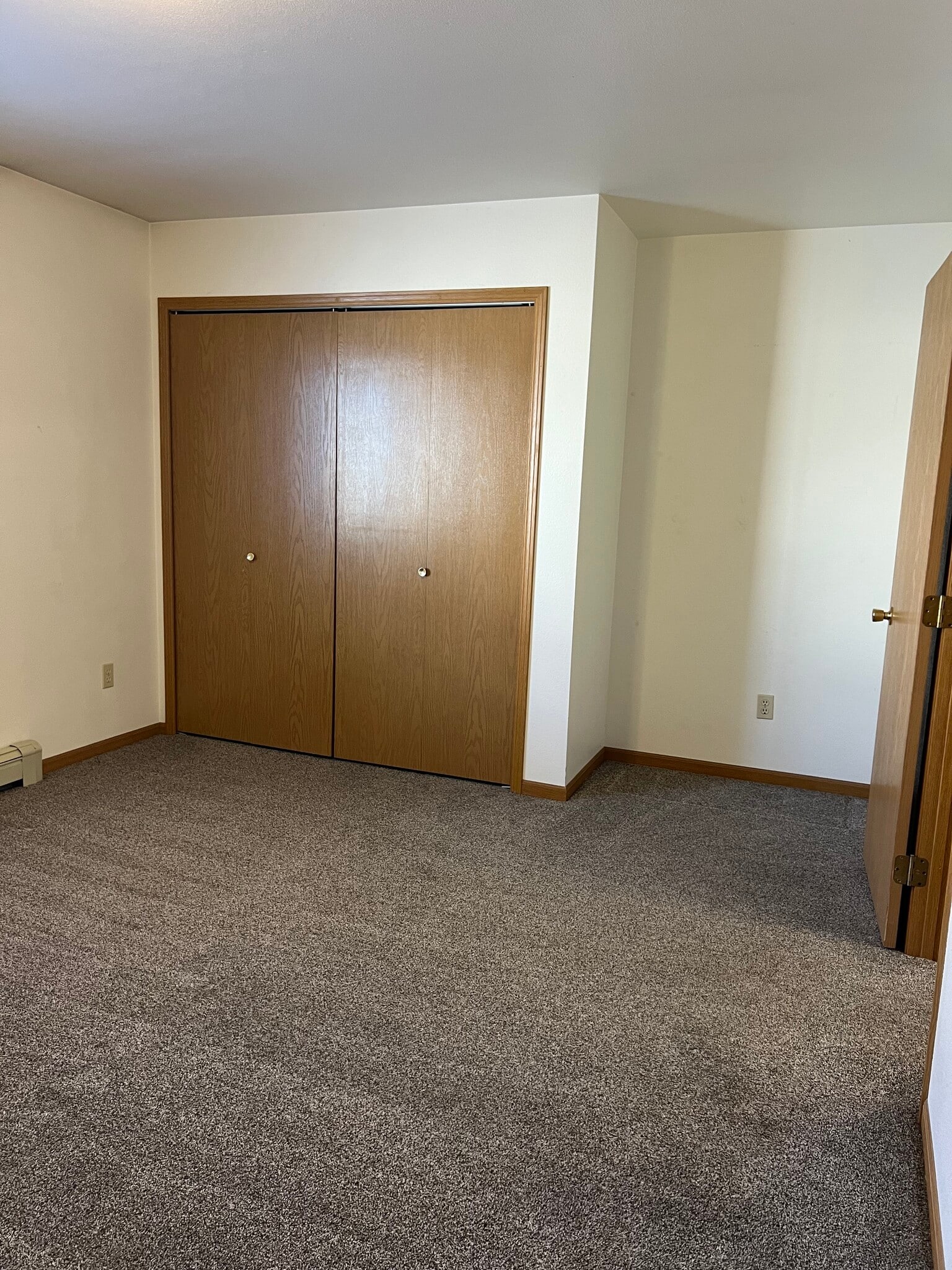 Building Photo - 1526 Lake Elmo Dr