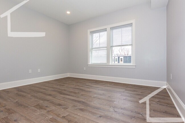 Building Photo - Beautiful Brighton Unit Next to Chandler Pond Available 9/1/2026