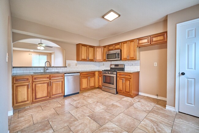 Building Photo - 10126 Northview Dr