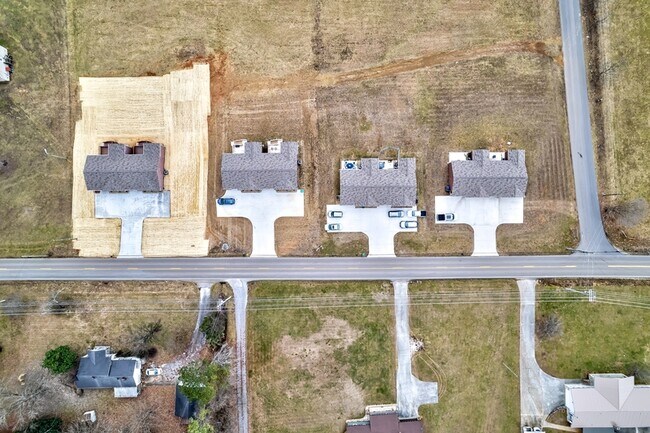 Building Photo - 808 S Old Sevierville Pike