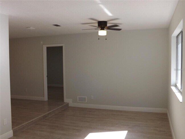 Building Photo - 5515 Albert Dr