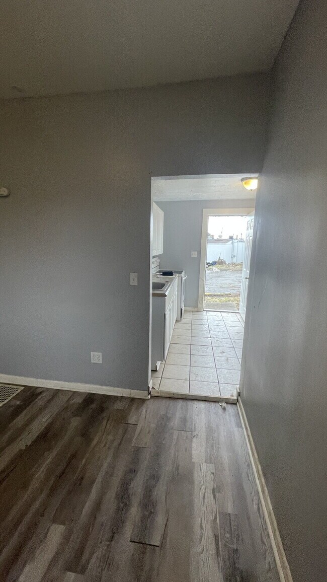 Building Photo - Cozy 1-Bedroom in Sharon – Walkable Location, Pets Welcome!