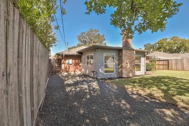 Building Photo - 4613 Libbey Dr