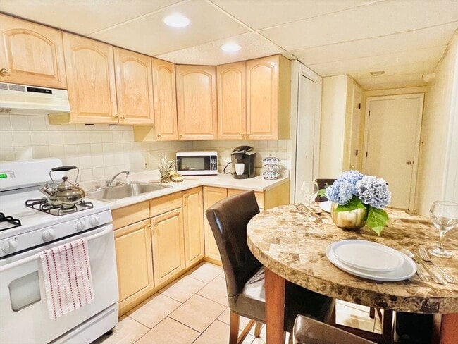 Building Photo - 5 Fred St