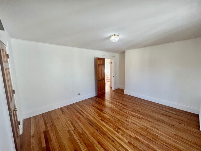 Building Photo - 50 Pond St