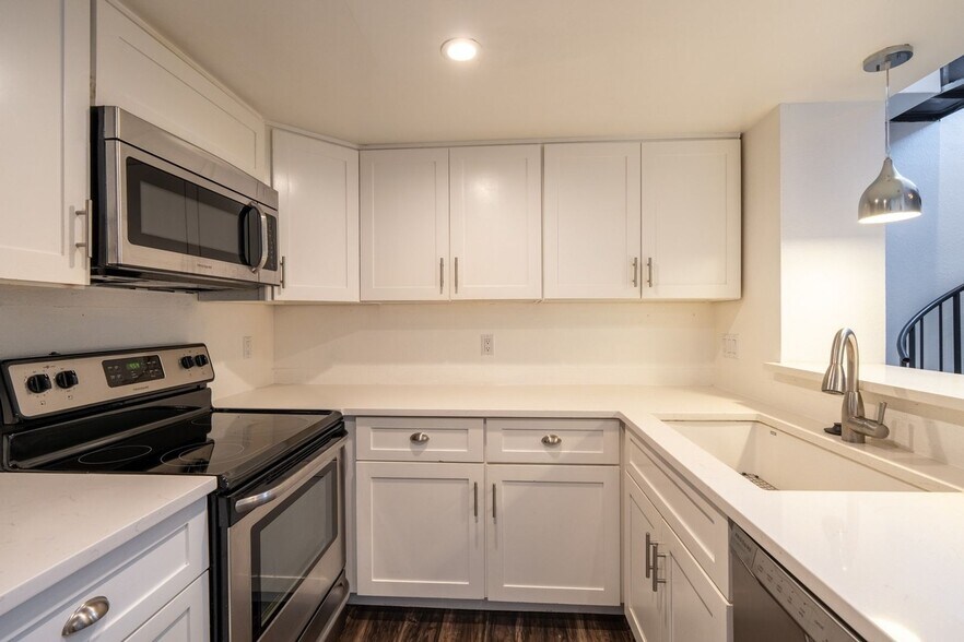 Building Photo - 4943 S Carson St