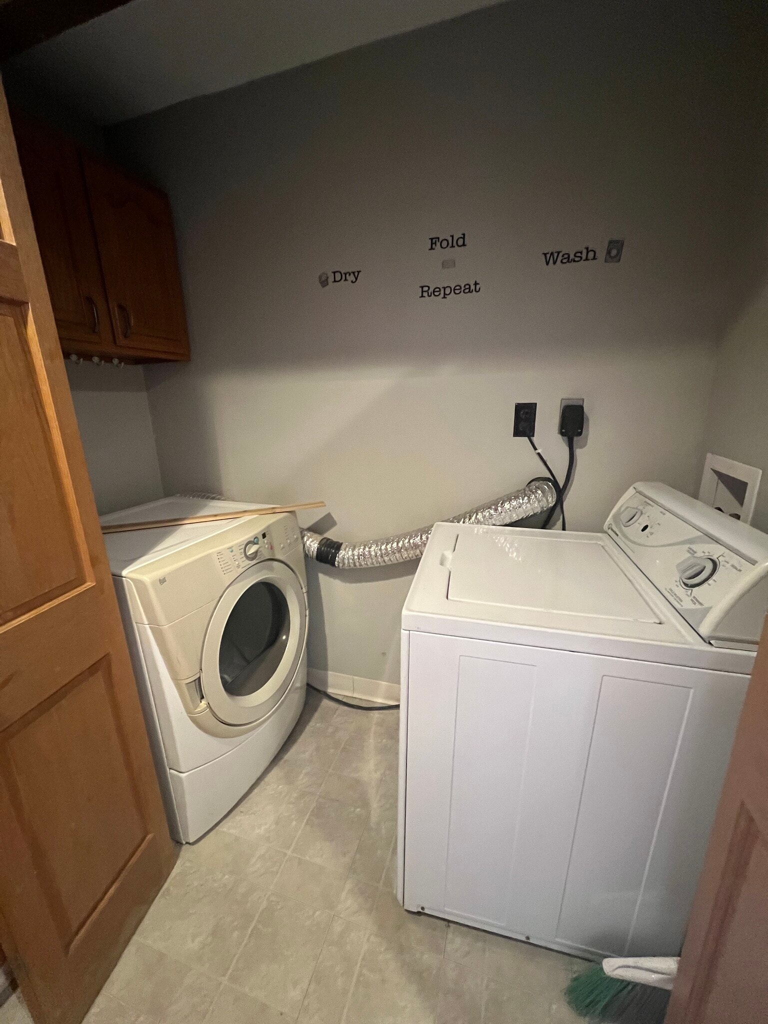 Building Photo - 4561 Island View Dr NE