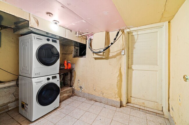 Building Photo - 3229 Almond St