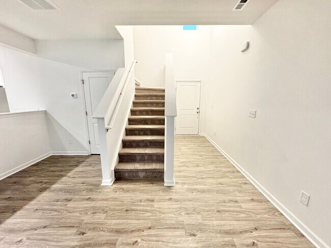 Building Photo - 3bd/2.5bth Paired Home near I-40 and I-77 Georgetown community in Statesville