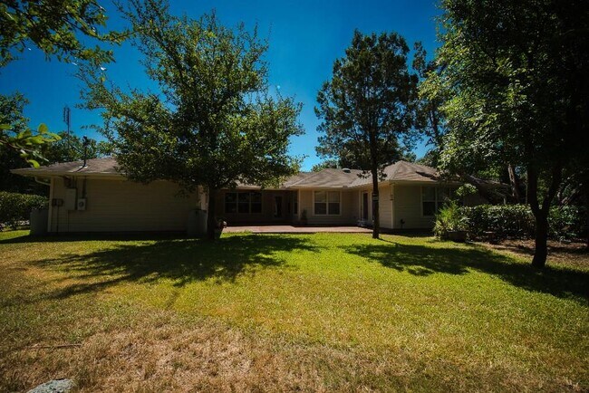 Building Photo - 5640 Oak Blvd