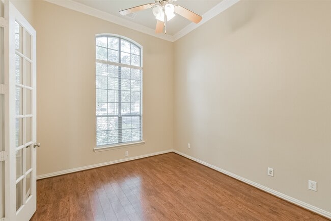 Building Photo - 8902 Lilac Springs