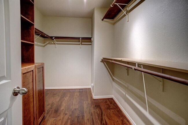 Building Photo - 208 Wildcat Dr