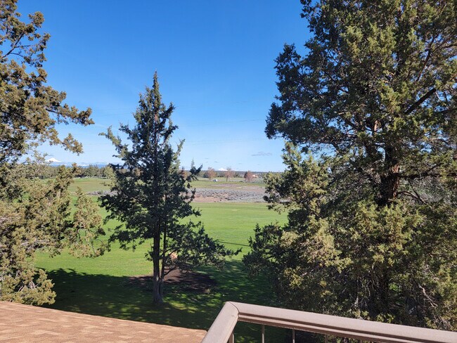 Building Photo - 6901 Robin Ct