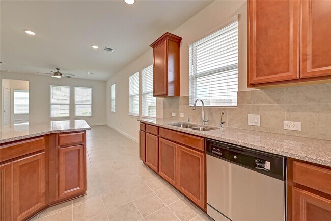Building Photo - 8022 Pinebrook Arbor Ct