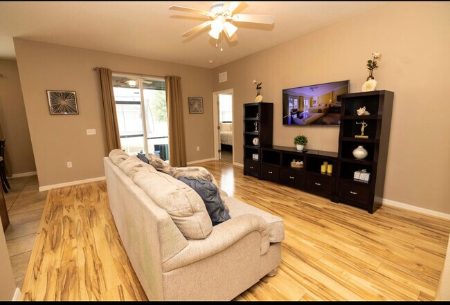 living room - 633 Highland Meadows Ave