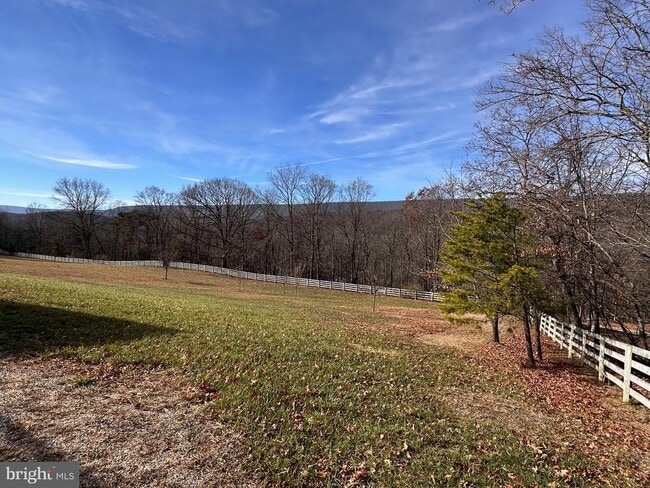 Building Photo - 22 Silverhill Ln