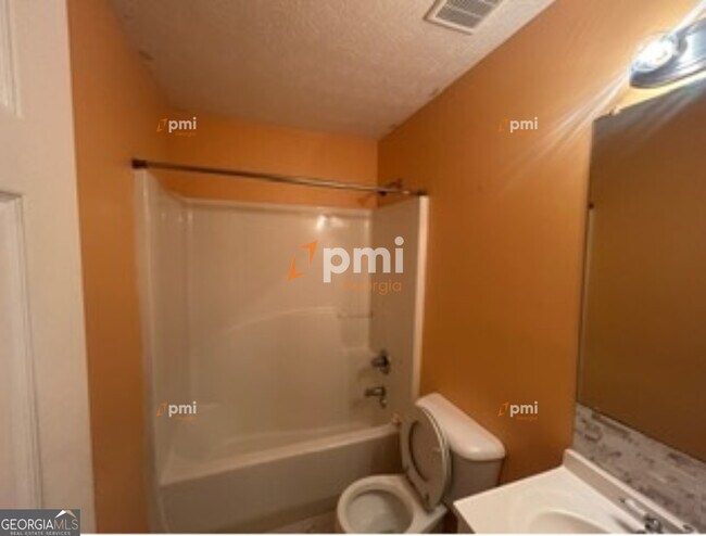 Building Photo - 2720 Sapphire St