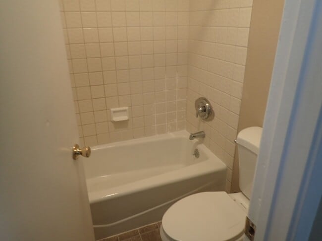 Building Photo - Gorgeous 3 Bed 2 Bath House in a Great Neighborhood