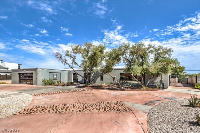 Building Photo - 1926 Papago Ln