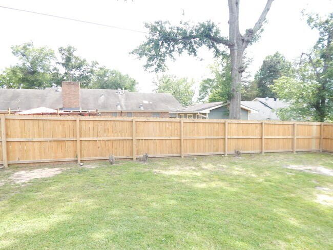 Building Photo - South Tyler, Beautiful 3 Bedroom, 2 Bath Home with RV Parking!