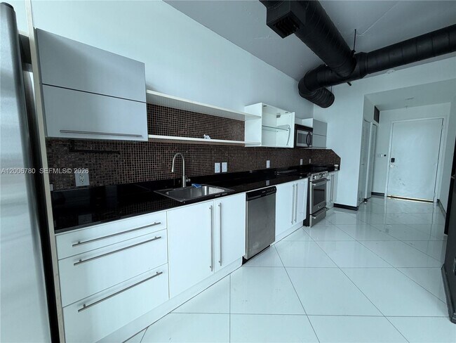 Building Photo - 690 SW 1st Ct