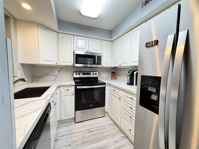 Building Photo - 1301 River Reach Dr