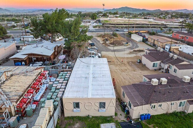 Building Photo - Cozy Studio With 1 Bath In A four-plex In Perris!