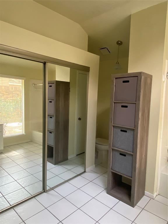 Building Photo - 3118 Lake Stream Dr
