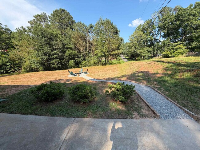 Building Photo - 2560 Hammond Dr