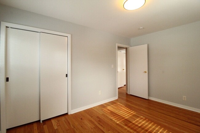 Building Photo - February FREE On This 3 Bedroom 2.5 Bath Home In Overland Park