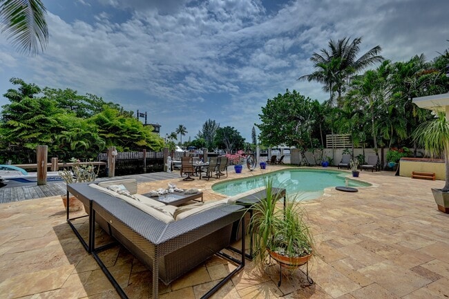 Building Photo - 2150 Tanbark Ln