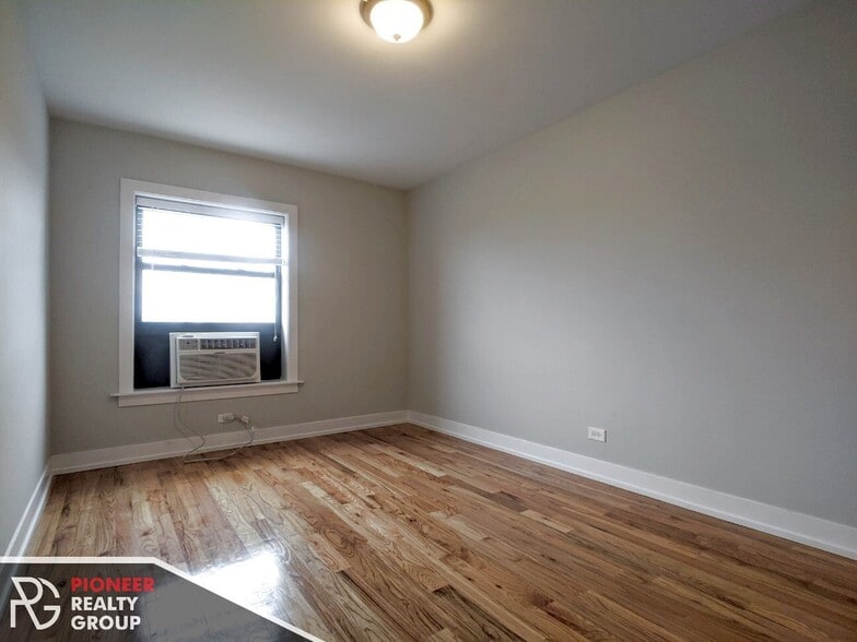 Building Photo - 556 W Arlington Pl