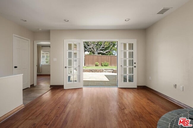 Building Photo - 10707 Wellworth Ave