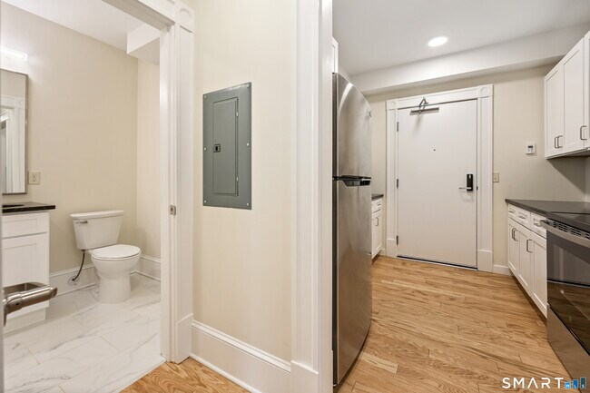 Building Photo - 1355 Main St